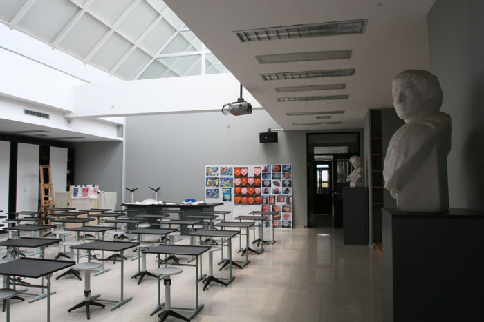 首页 设计展示    [续]美术教室 时间:2006/9/8